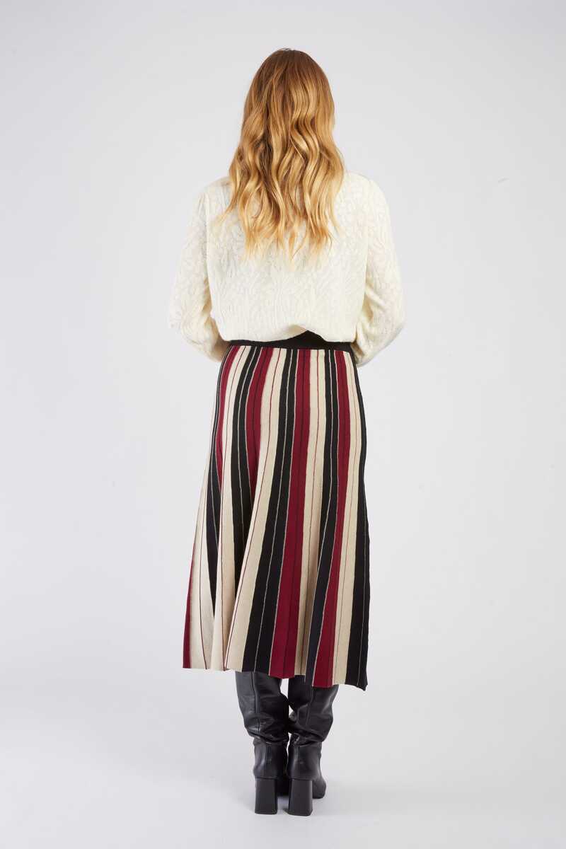 FALDA JEANNE COLOR BURDEOS 2